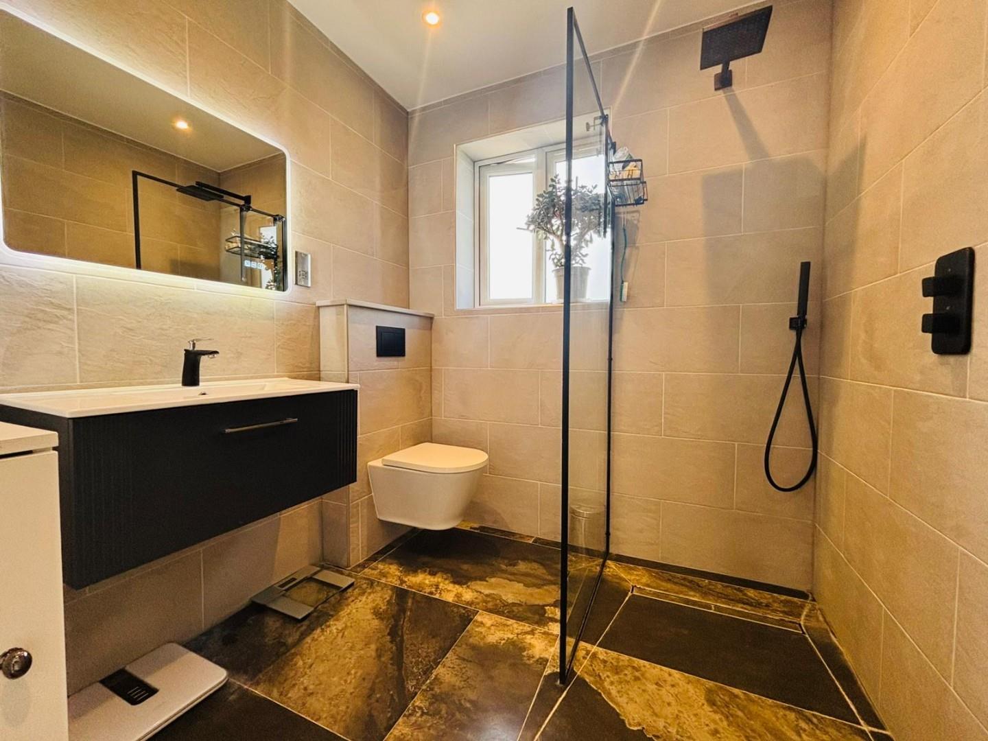 Stoneyfields Lane, Edgware, HA8, Edgware